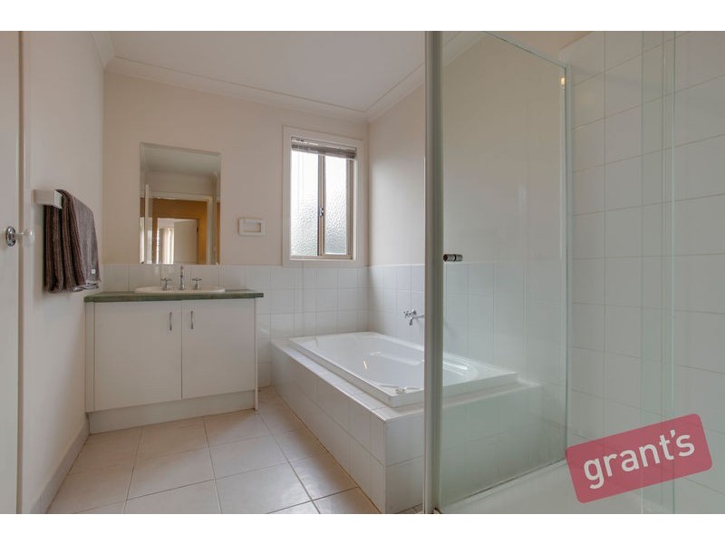 14 Melzak Way, Berwick VIC 3806