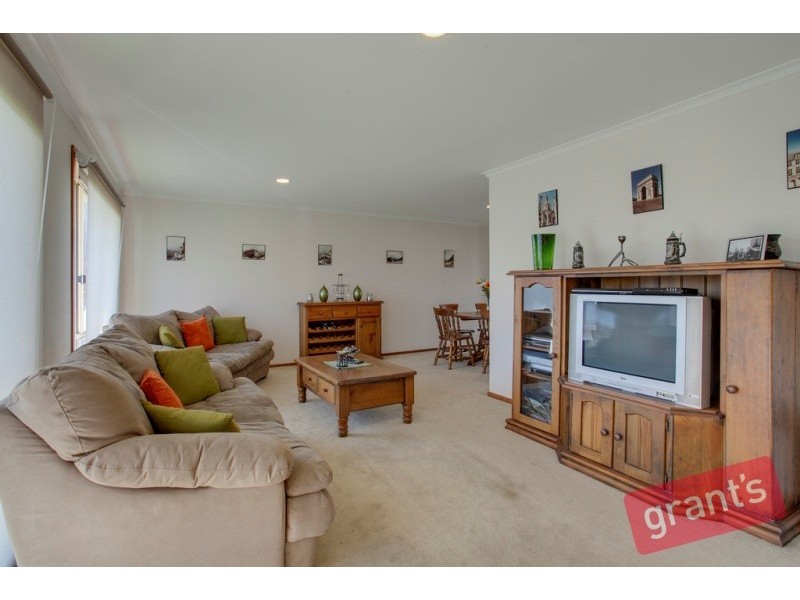 64 Jacksons Road, Narre Warren VIC 3805