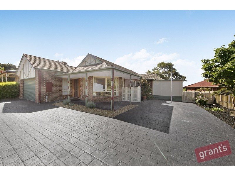 27 Hilltop Close, Narre Warren South VIC 3805