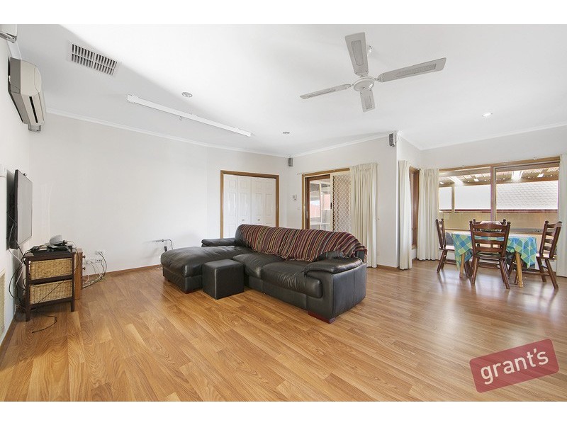 27 Hilltop Close, Narre Warren South VIC 3805