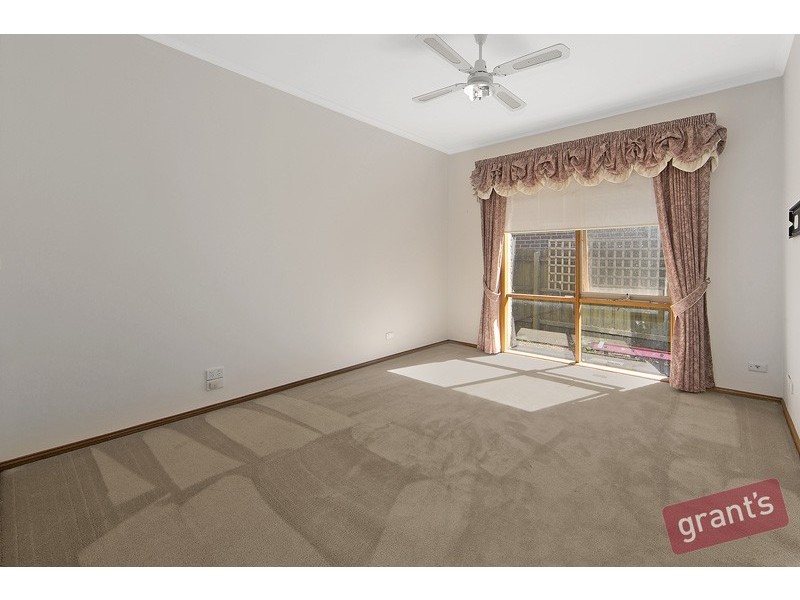 27 Hilltop Close, Narre Warren South VIC 3805