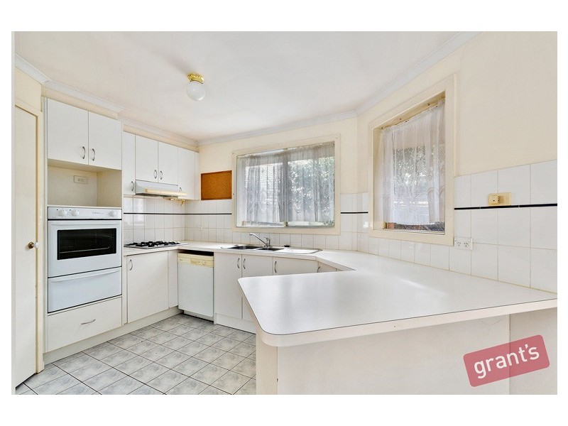 17 Sandalwood Drive, Narre Warren VIC 3805