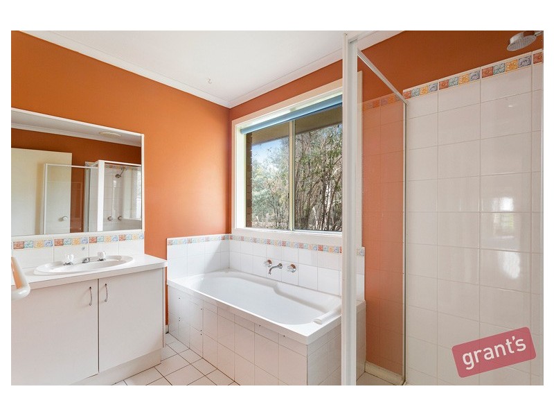 17 Sandalwood Drive, Narre Warren VIC 3805