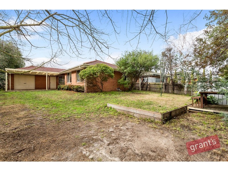 17 Sandalwood Drive, Narre Warren VIC 3805