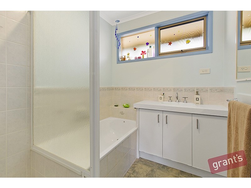 1 Karen Close, Narre Warren South VIC 3805