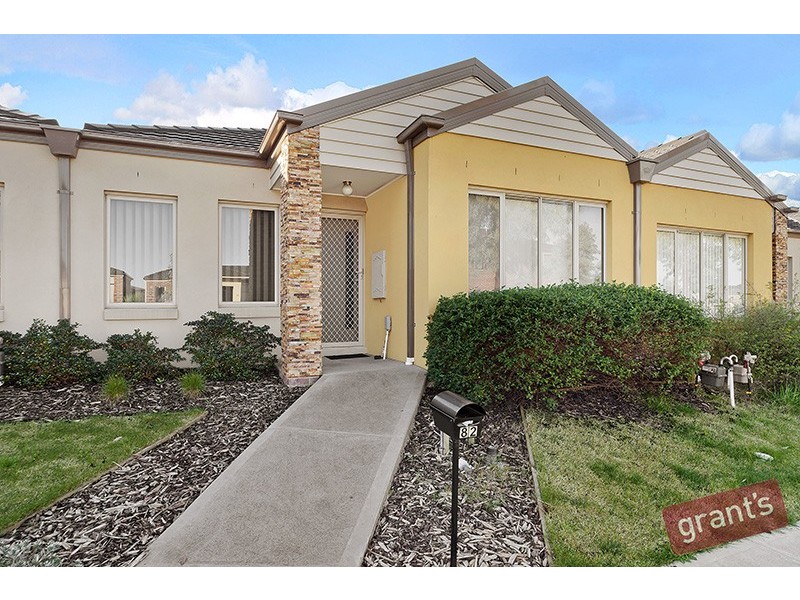 82 Sabel Drive, Cranbourne North VIC 3977