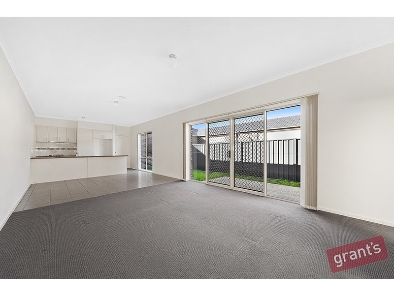 82 Sabel Drive, Cranbourne North VIC 3977