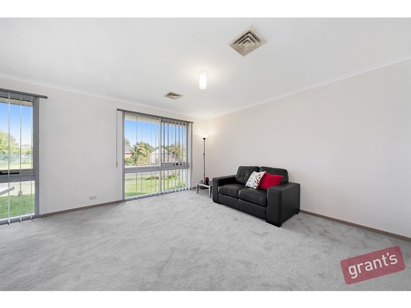 12 Rozzy Parade, Narre Warren VIC 3805
