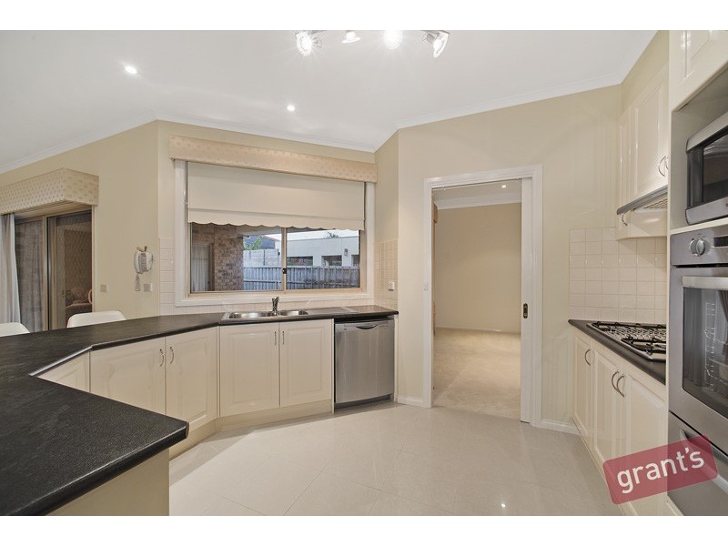 112 Robinswood Parade, Narre Warren South VIC 3805