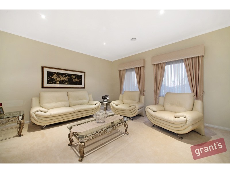 112 Robinswood Parade, Narre Warren South VIC 3805