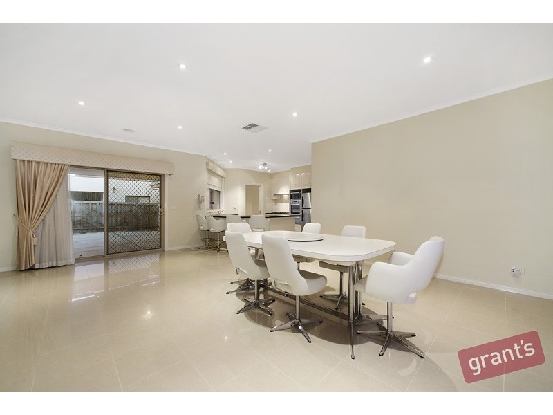 112 Robinswood Parade, Narre Warren South VIC 3805