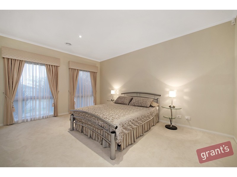 112 Robinswood Parade, Narre Warren South VIC 3805