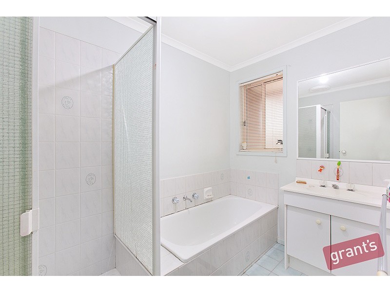 25 Pine Hill Court, Cranbourne North VIC 3977