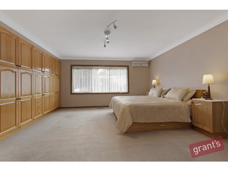 10 Basil Close, Hallam VIC 3803