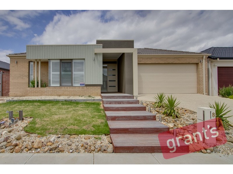 8 Celsius Drive, Cranbourne North VIC 3977
