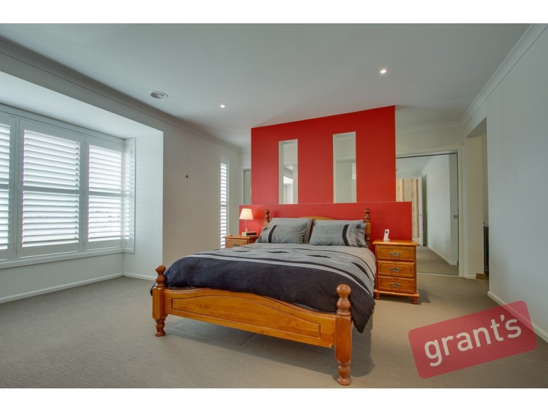 8 Celsius Drive, Cranbourne North VIC 3977