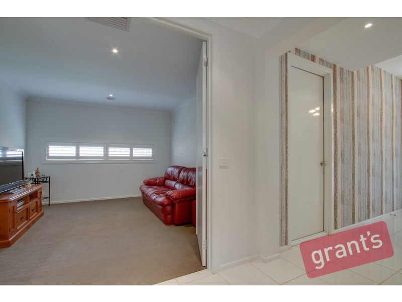 8 Celsius Drive, Cranbourne North VIC 3977