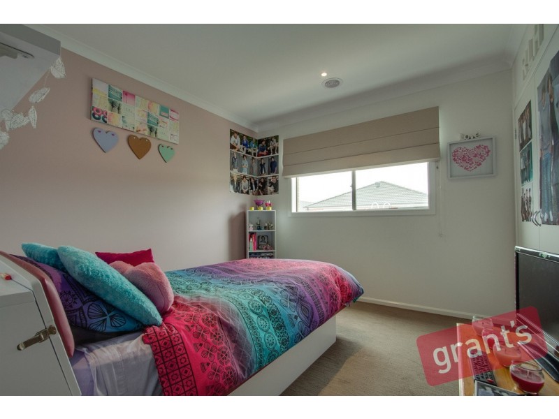 8 Celsius Drive, Cranbourne North VIC 3977