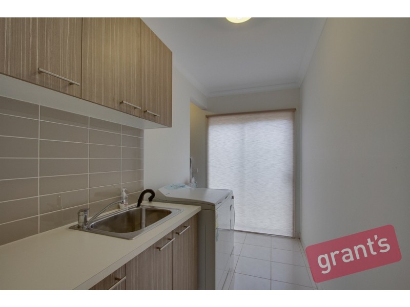 8 Celsius Drive, Cranbourne North VIC 3977