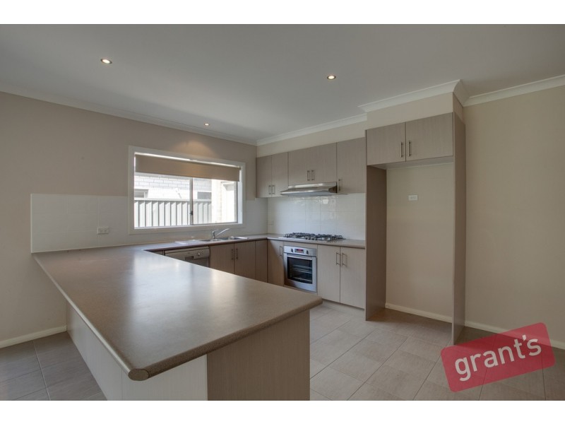 24 Sarton Link, Pakenham VIC 3810
