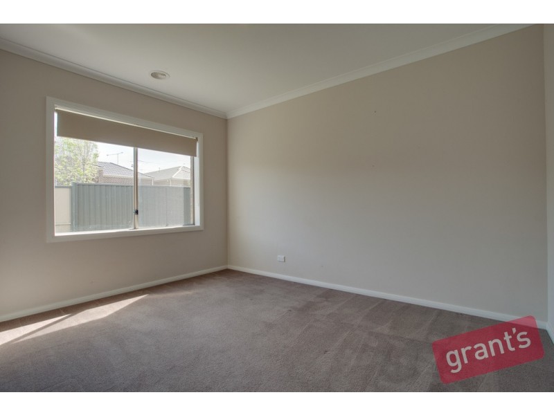 24 Sarton Link, Pakenham VIC 3810