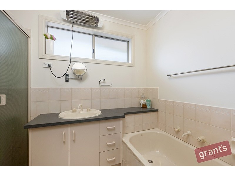 1/21 Ravensthorpe Crescent, Narre Warren VIC 3805