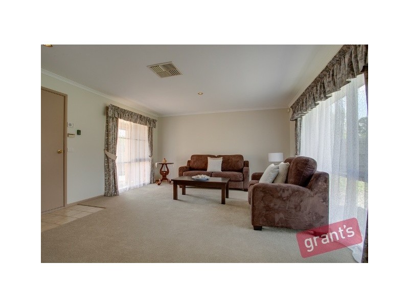 4 Garnet Close, Narre Warren VIC 3805