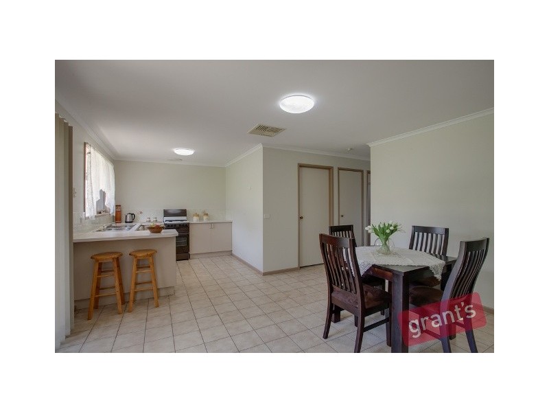 4 Garnet Close, Narre Warren VIC 3805