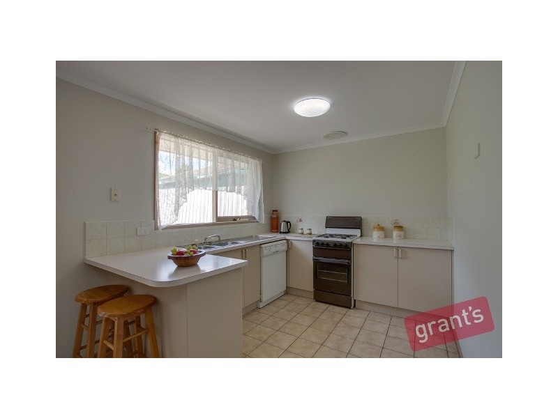 4 Garnet Close, Narre Warren VIC 3805