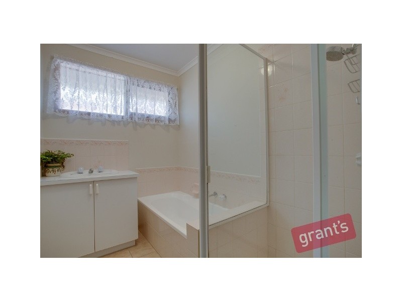 4 Garnet Close, Narre Warren VIC 3805