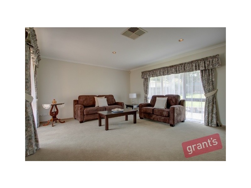 4 Garnet Close, Narre Warren VIC 3805