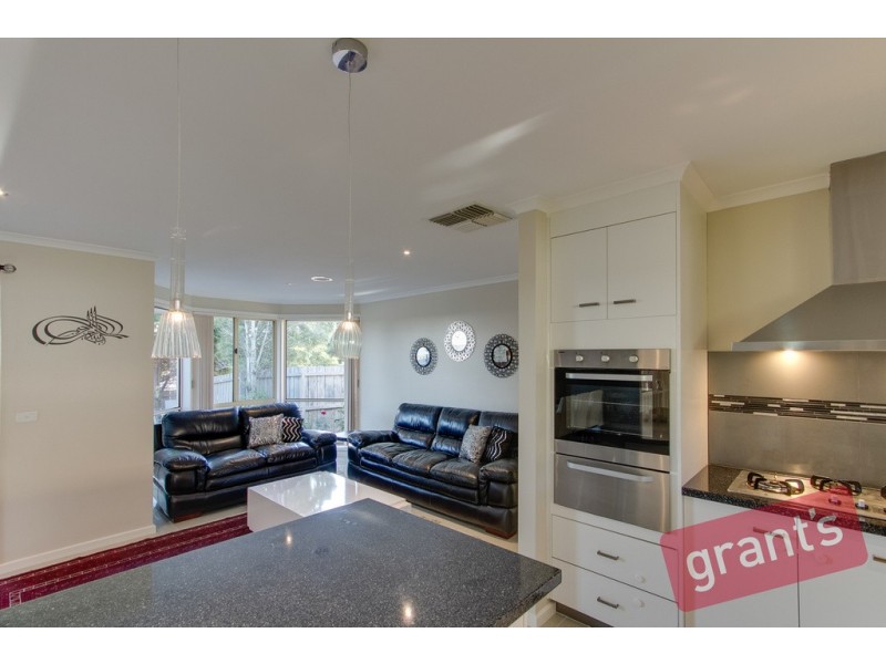 2 Ohio Crescent, Narre Warren VIC 3805