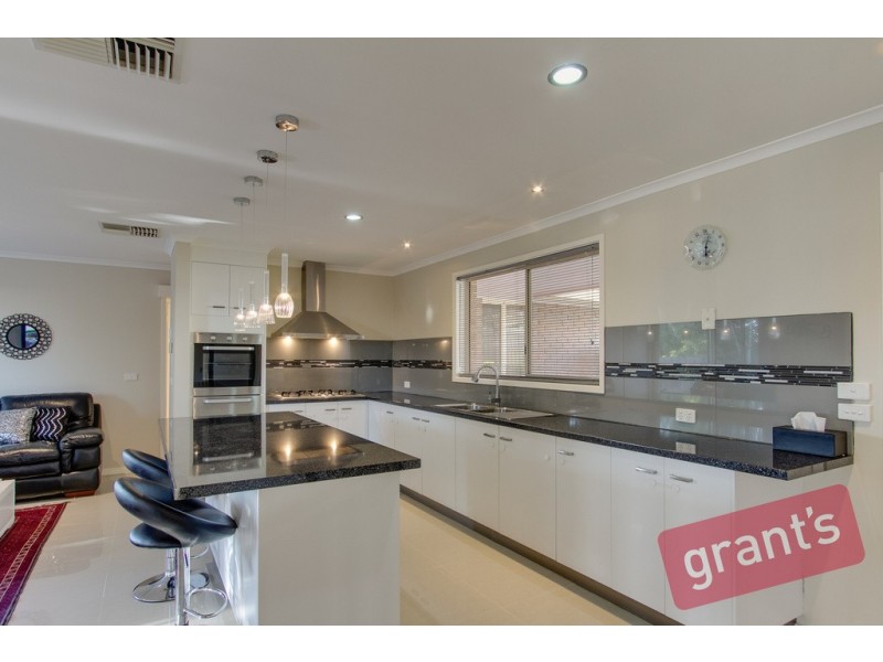 2 Ohio Crescent, Narre Warren VIC 3805