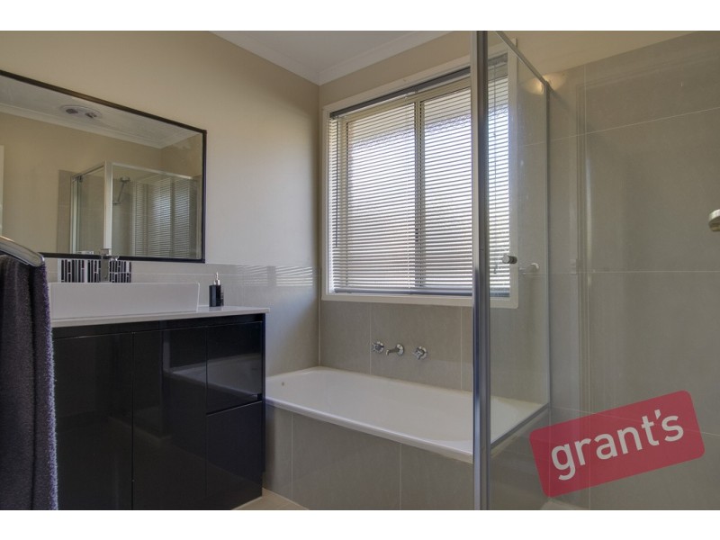 2 Ohio Crescent, Narre Warren VIC 3805