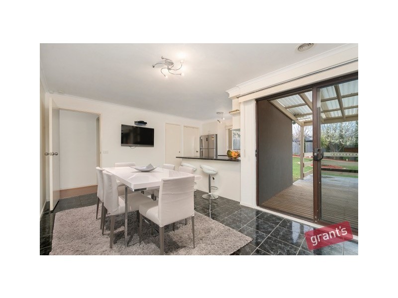 18 Poorinda Rise, Narre Warren VIC 3805