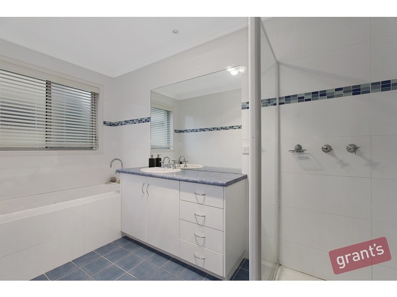 1/13 Sugar Gum Court, Narre Warren South VIC 3805