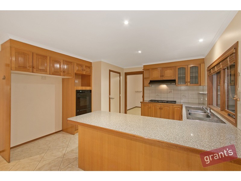 5 Nioka Court, Endeavour Hills VIC 3802