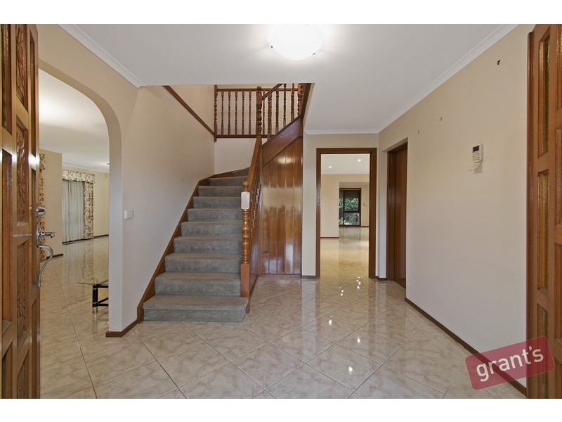 5 Nioka Court, Endeavour Hills VIC 3802