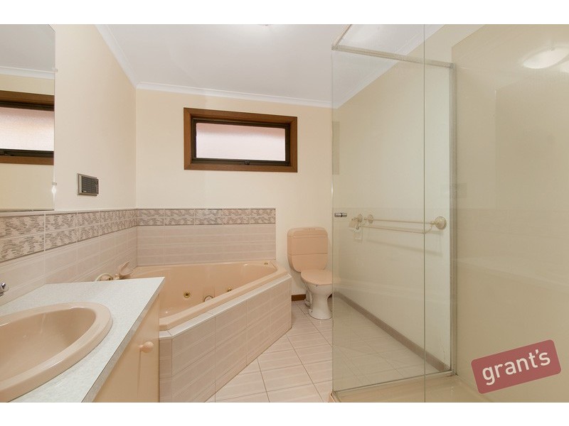 5 Nioka Court, Endeavour Hills VIC 3802