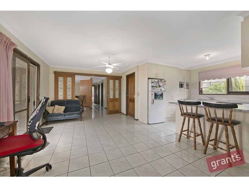 6 Heard Close, Berwick VIC 3806