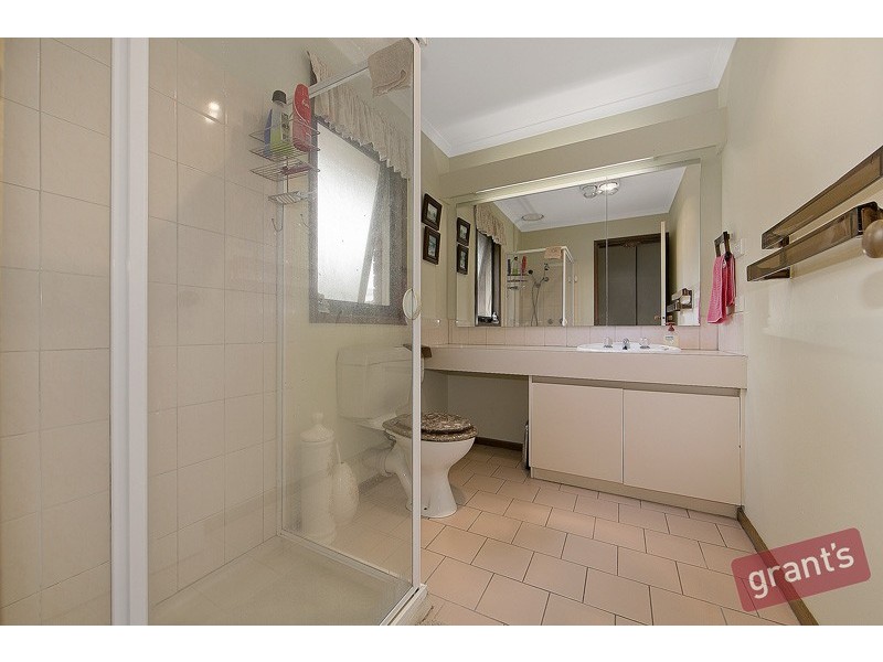 6 Heard Close, Berwick VIC 3806