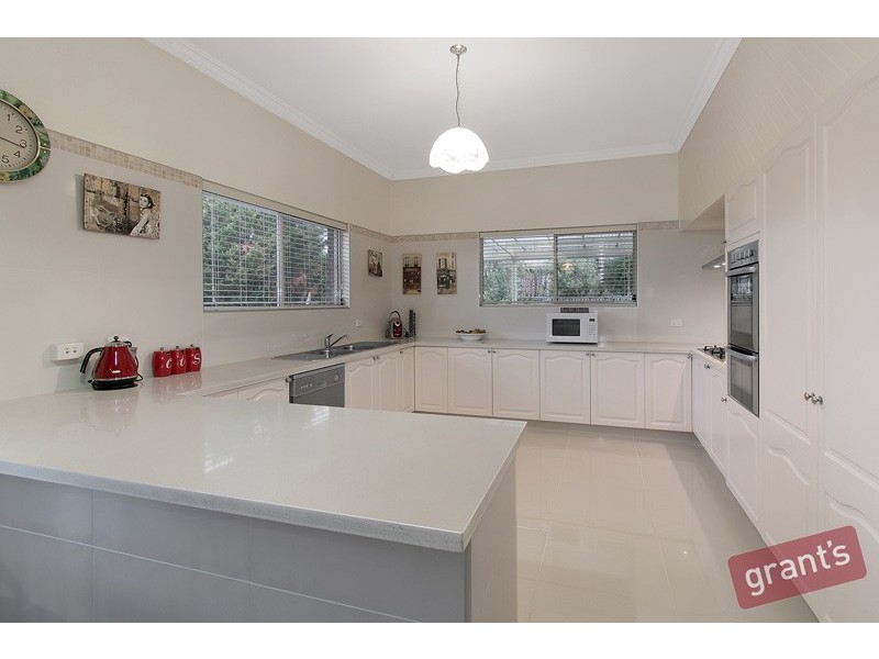 18 Crawley Road, Narre Warren North VIC 3804
