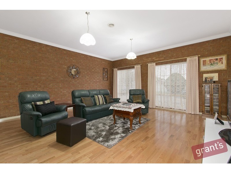 18 Crawley Road, Narre Warren North VIC 3804