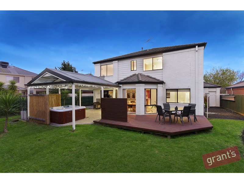 15 Rich Walk, Narre Warren South VIC 3805