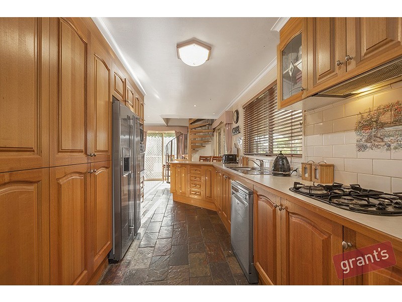 12 Cristata Avenue, Endeavour Hills VIC 3802