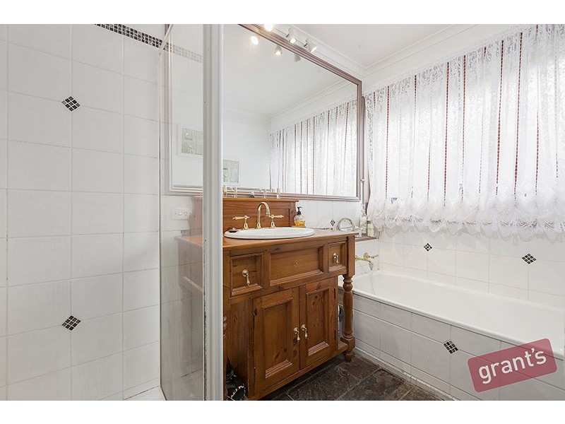 12 Cristata Avenue, Endeavour Hills VIC 3802