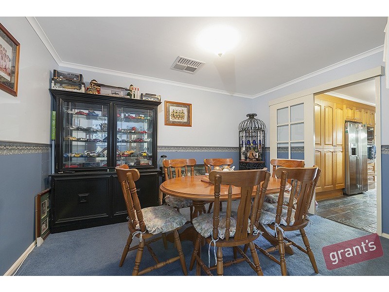 12 Cristata Avenue, Endeavour Hills VIC 3802