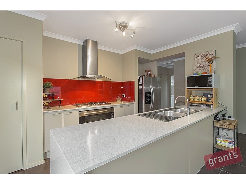 24 Perry Circuit, Cranbourne North VIC 3977