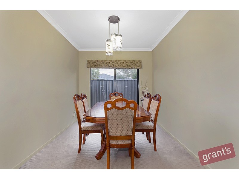 24 Perry Circuit, Cranbourne North VIC 3977