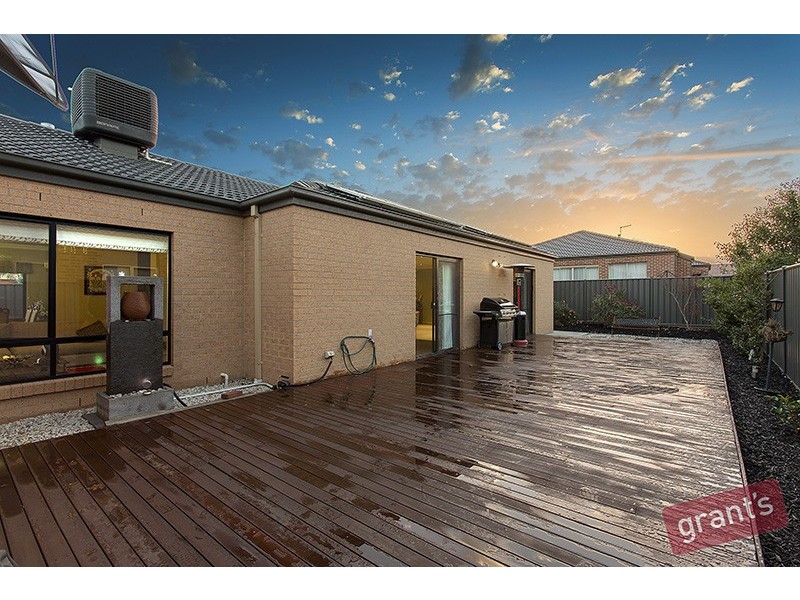24 Perry Circuit, Cranbourne North VIC 3977